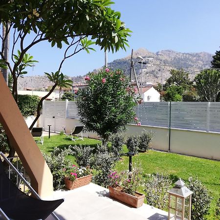 Mondello Felix - Appartamenti In Villa A 600M Dal Mare 외부 사진