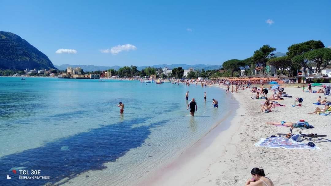 Mondello Felix - Appartamenti In Villa A 600M Dal Mare 외부 사진