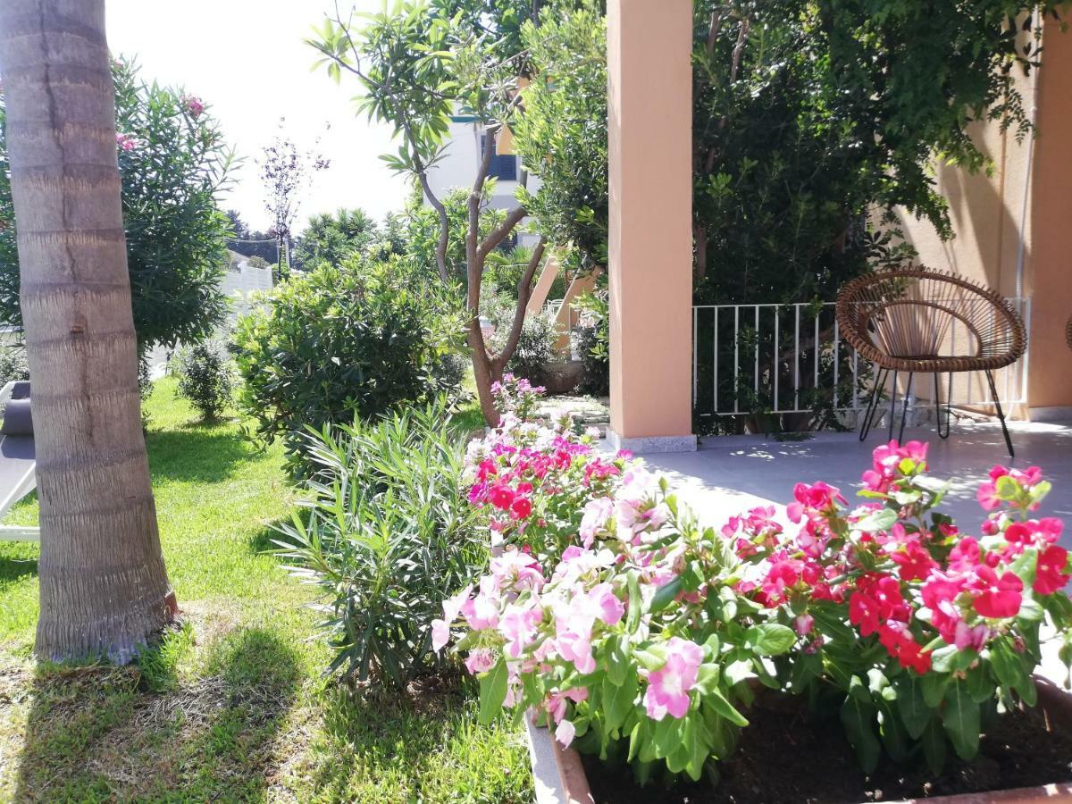 Mondello Felix - Appartamenti In Villa A 600M Dal Mare 외부 사진